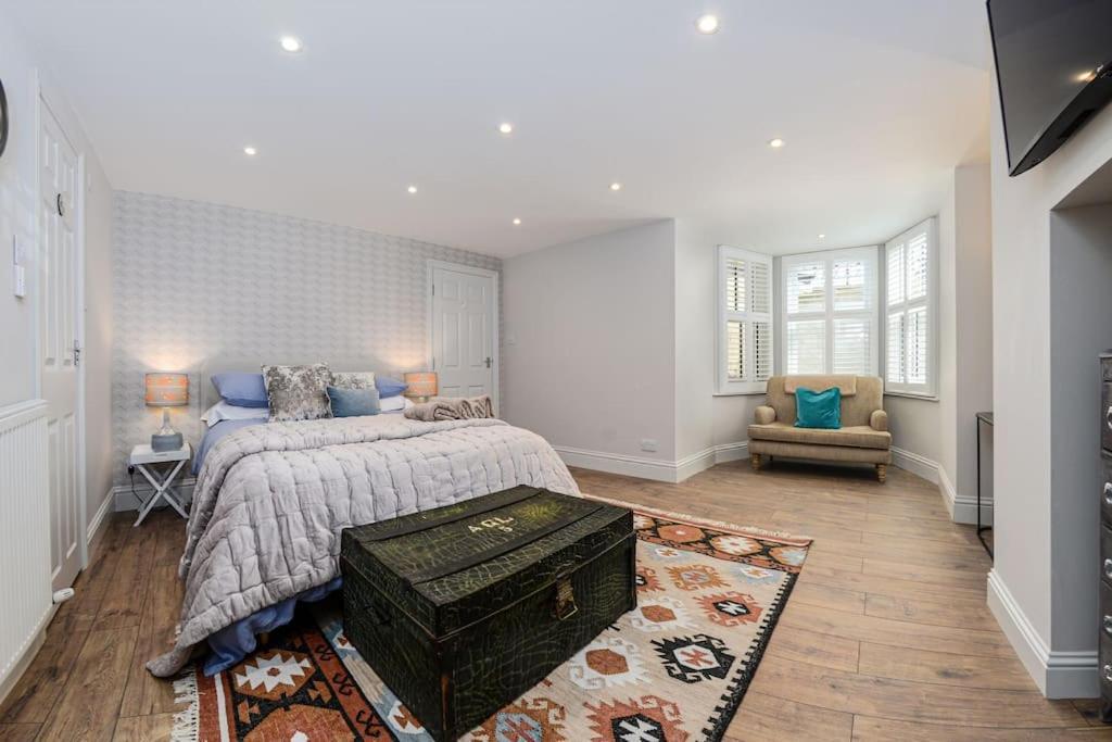 Apartment West With Free Parking Whitby Exterior foto