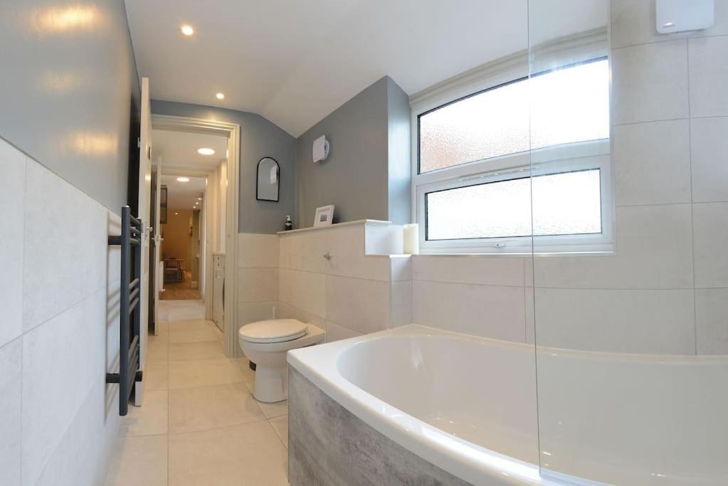 Apartment West With Free Parking Whitby Exterior foto